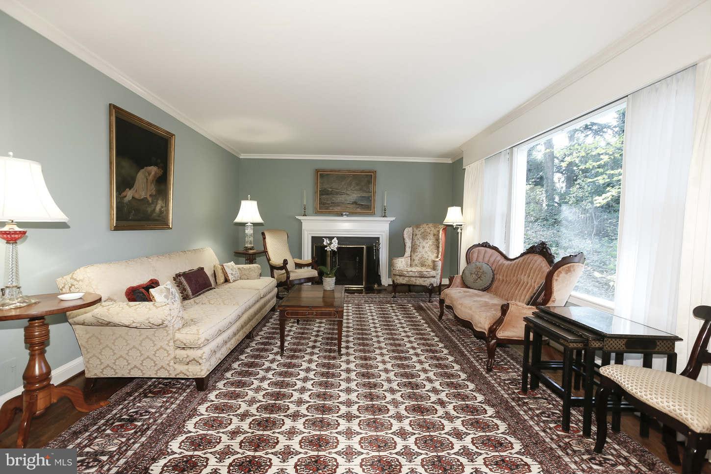 5322 Carvel Road Bethesda, MD 20816 - Photo 2 of 23 Living Room