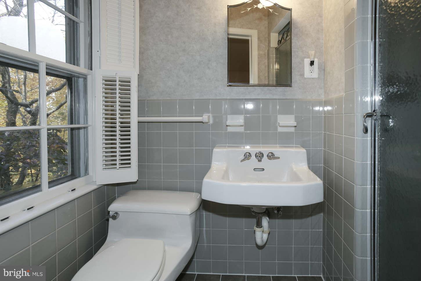 5322 Carvel Road Bethesda, MD 20816 - Photo 13 of 23 Bath (Master)