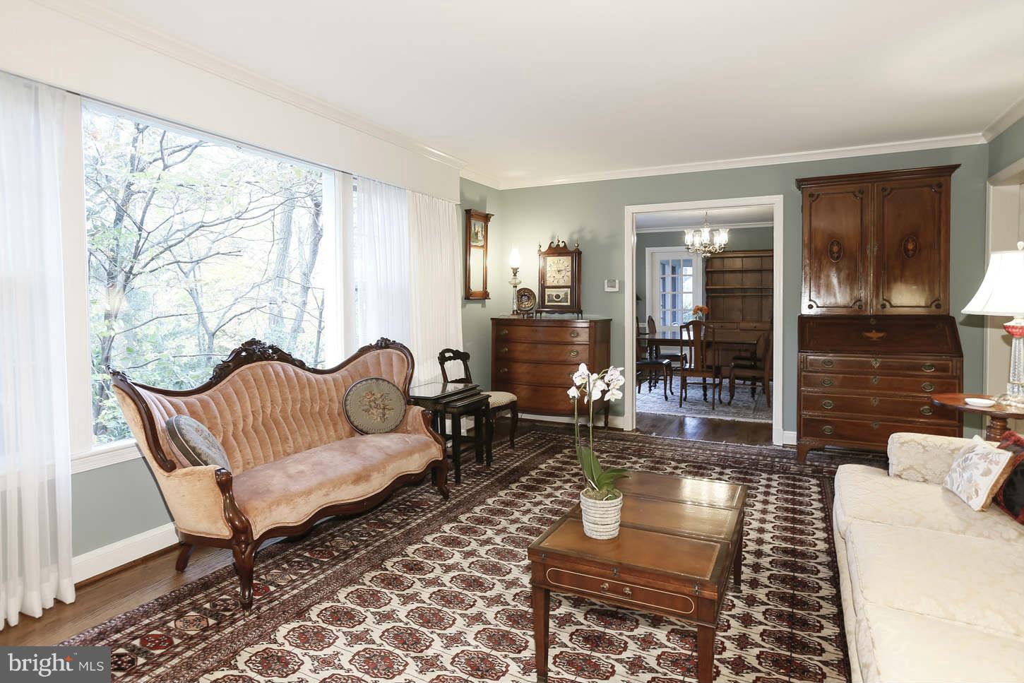 5322 Carvel Road Bethesda, MD 20816 - Photo 3 of 23 Living Room