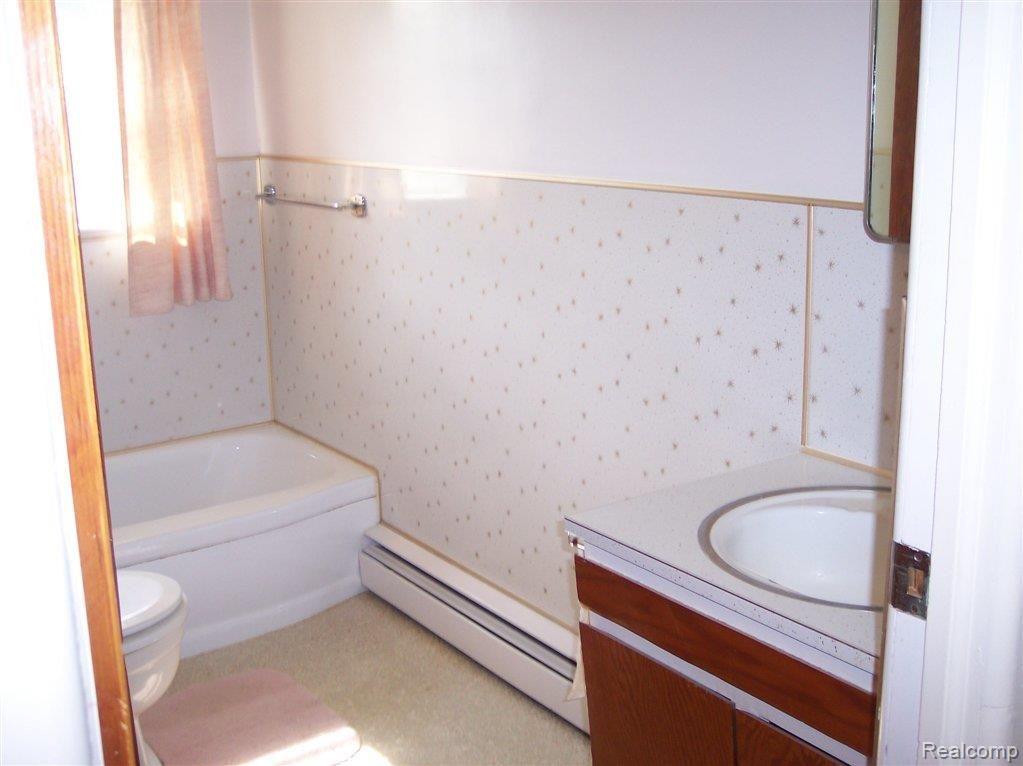 565 North Wilder Road Lapeer, MI 48446 - Photo 15 of 15 100_2377.JPG
