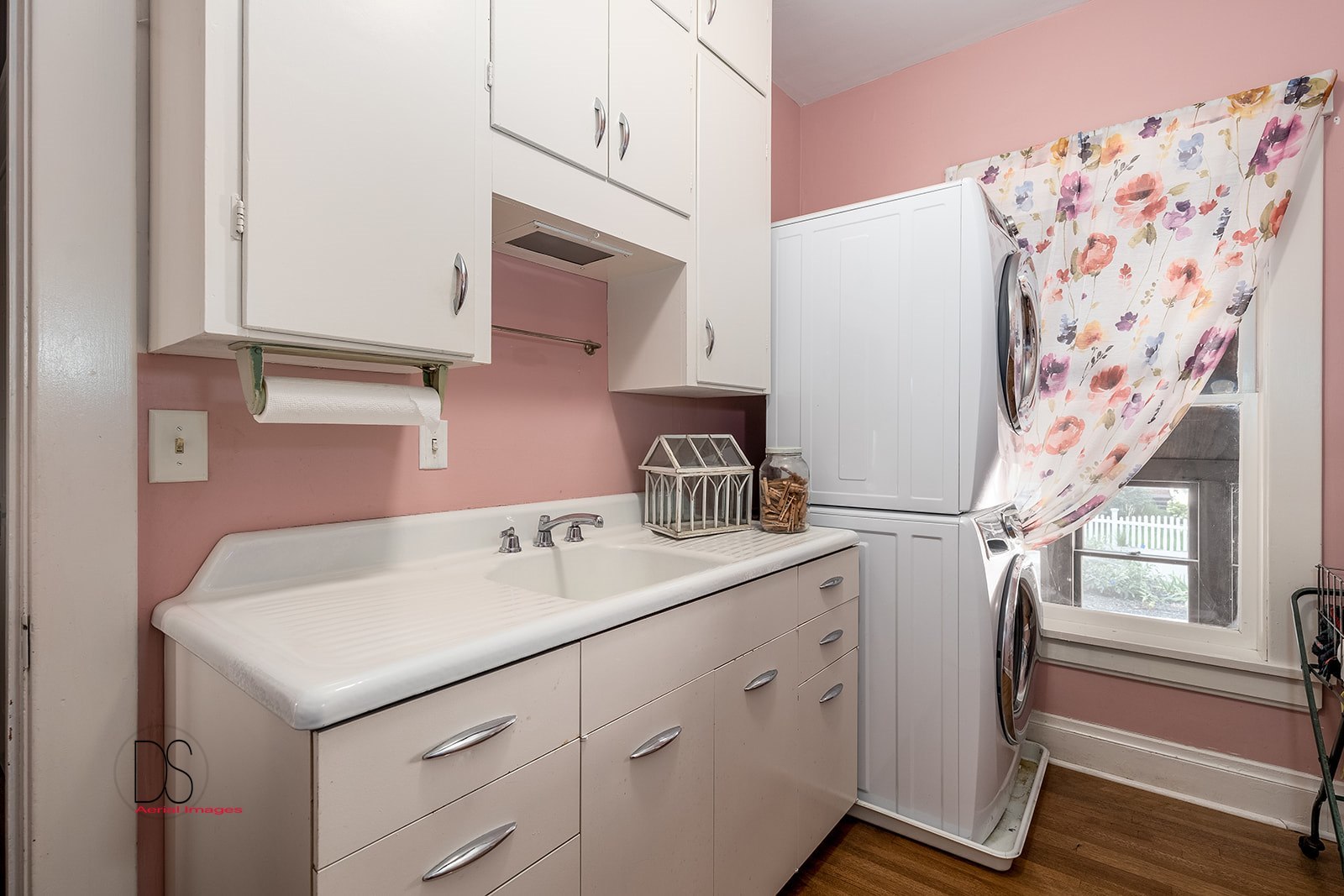 1325 South Main Street Princeton, IL 61356 - Photo 21 of 29 a utility room with cabinets washer and dryer