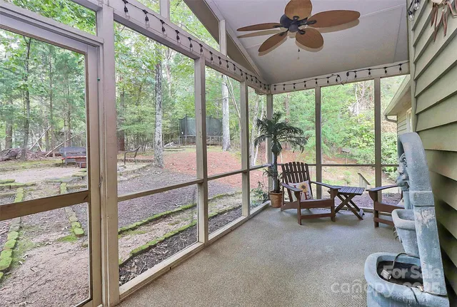 a view of a house with backyard