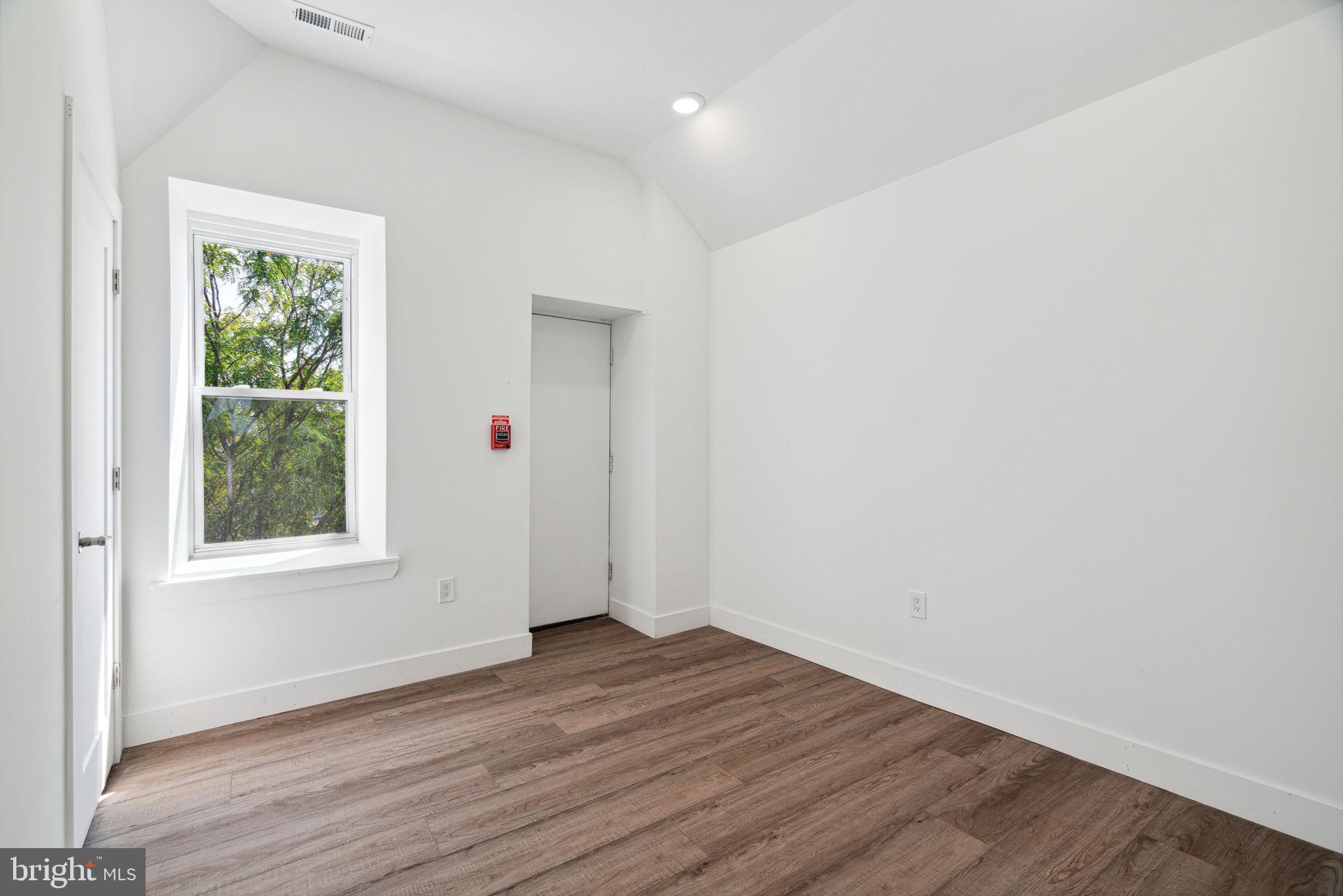5164 Ridge Avenue, Unit 3 Philadelphia, PA 19128 - Photo 12 of 28