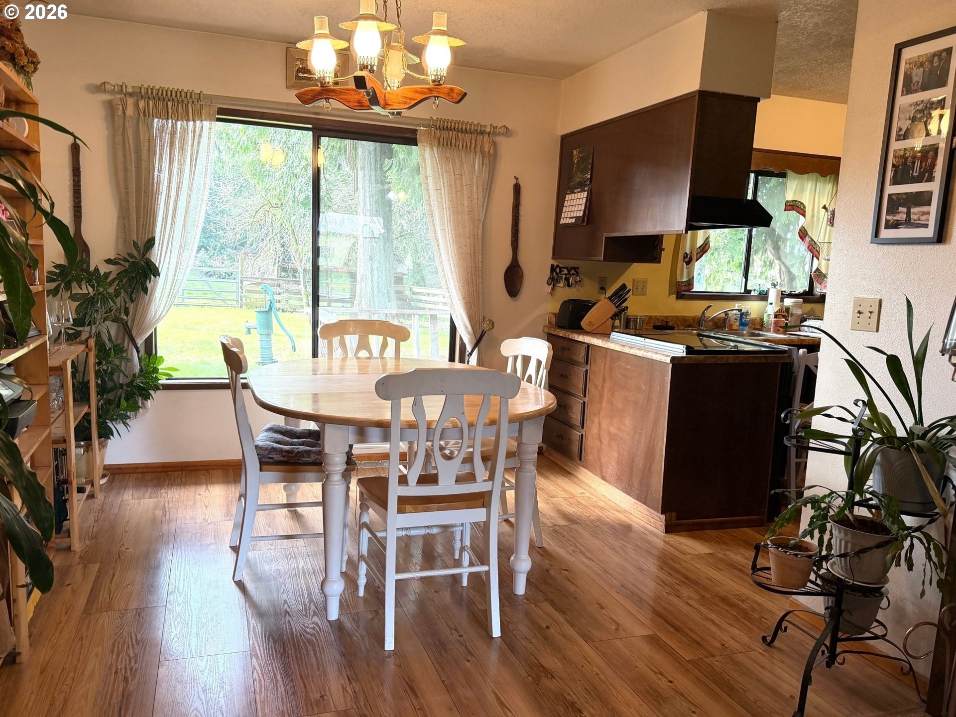 75455 Meserve Road Rainier, OR 97048 - Photo 3 of 36 Living Room