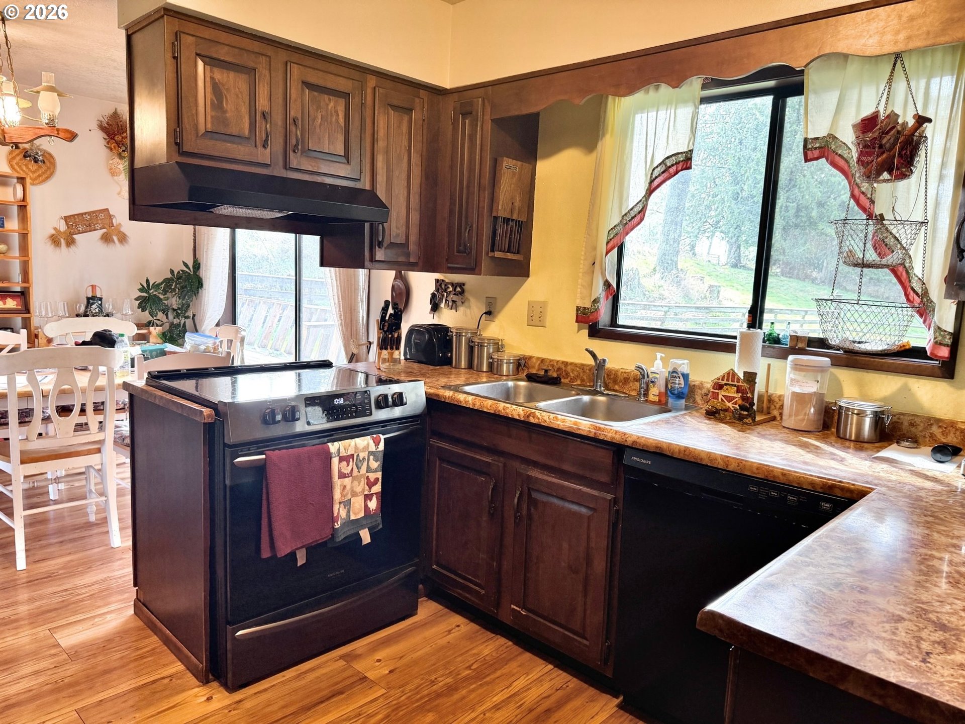 75455 Meserve Road Rainier, OR 97048 - Photo 4 of 36 Living Room