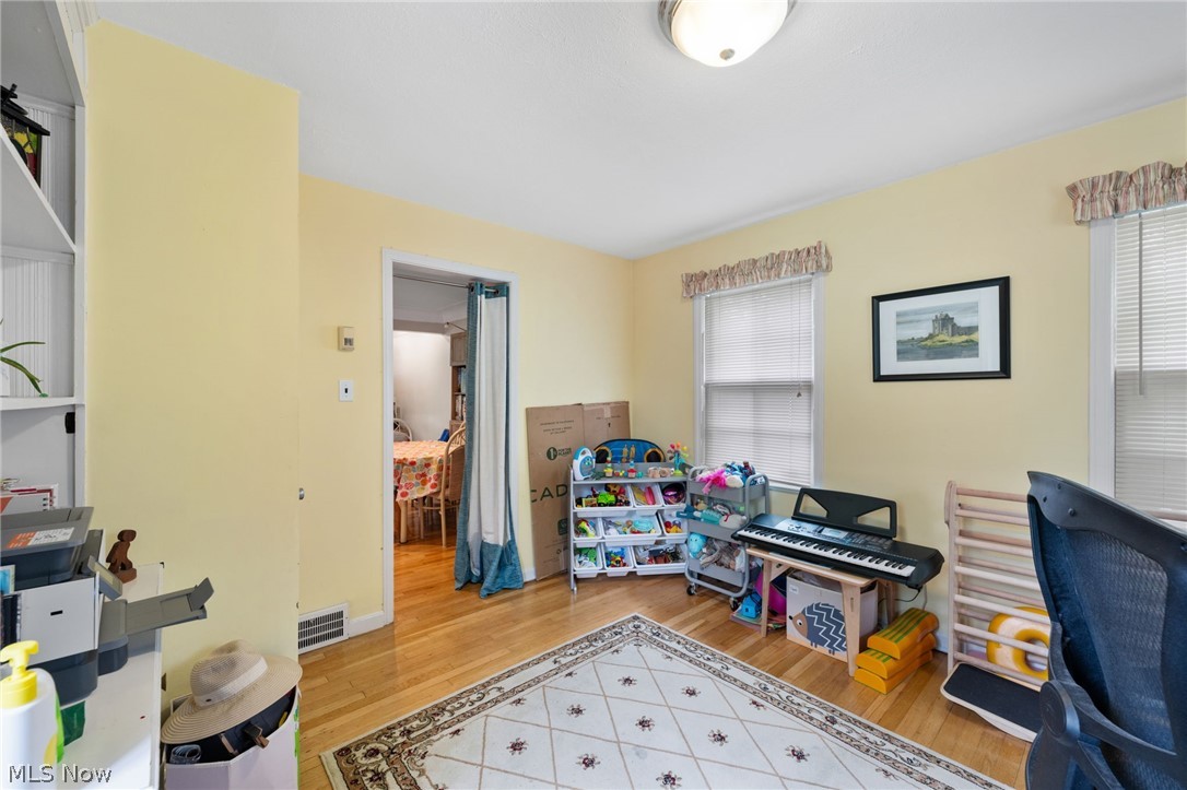 2295 Ashurst Road Cleveland, OH 44118 - Photo 14 of 33