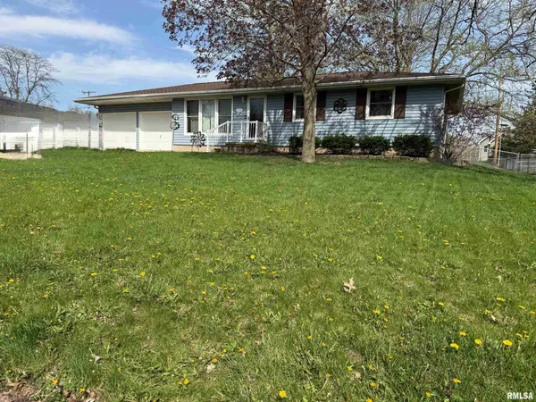 $220,000 | 300 Daniel Parkway, Washington, IL 61571