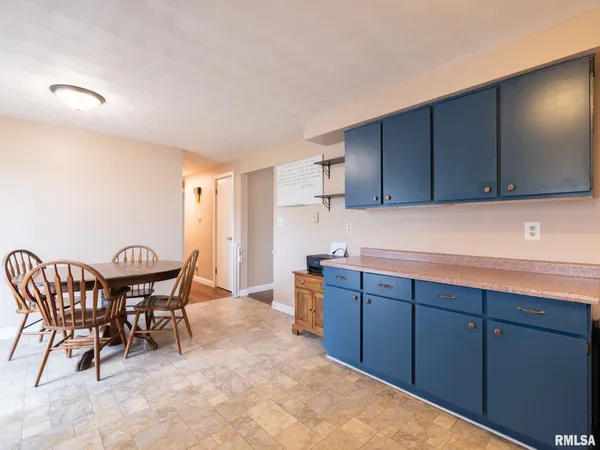 $220,000 | 300 Daniel Parkway, Washington, IL 61571