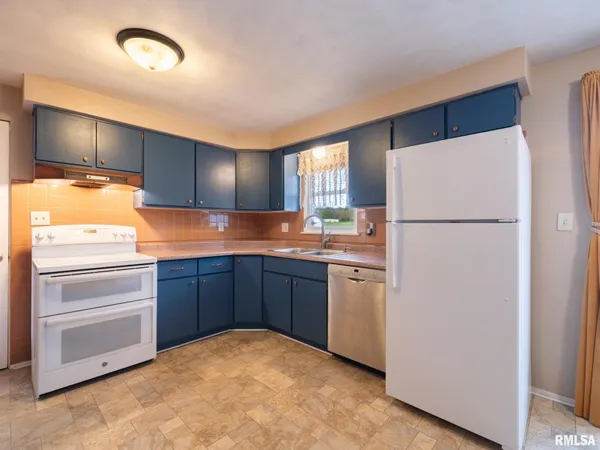 $220,000 | 300 Daniel Parkway, Washington, IL 61571