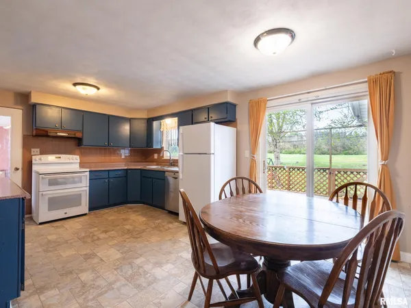 $220,000 | 300 Daniel Parkway, Washington, IL 61571