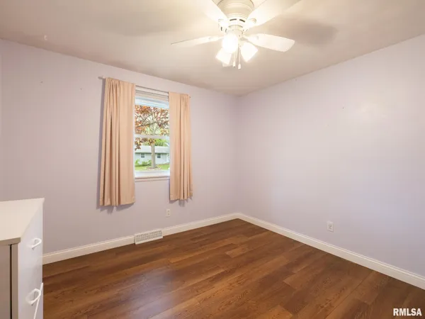 $220,000 | 300 Daniel Parkway, Washington, IL 61571