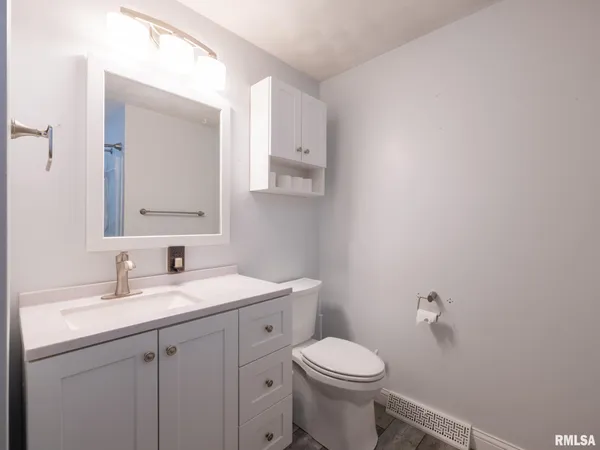 $220,000 | 300 Daniel Parkway, Washington, IL 61571