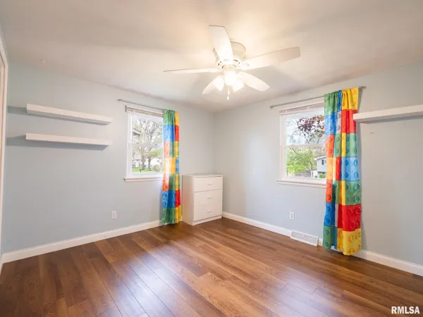 $220,000 | 300 Daniel Parkway, Washington, IL 61571