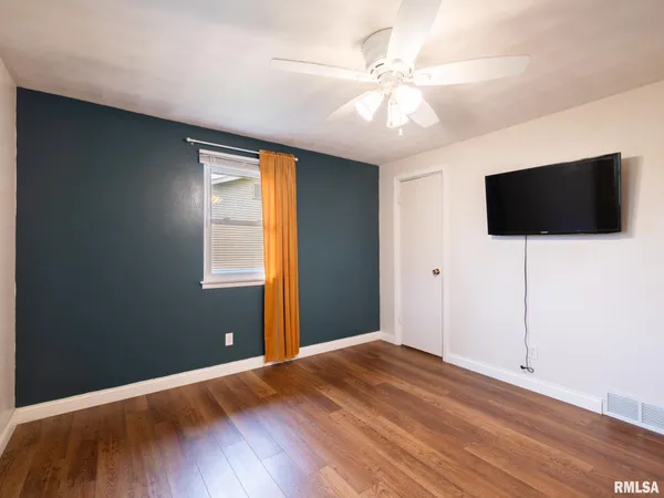 $220,000 | 300 Daniel Parkway, Washington, IL 61571