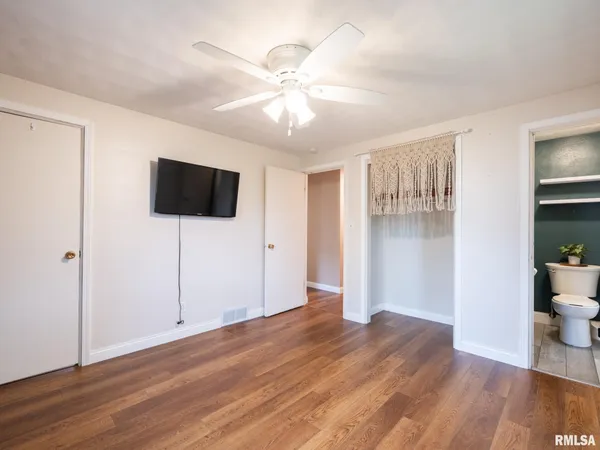 $220,000 | 300 Daniel Parkway, Washington, IL 61571