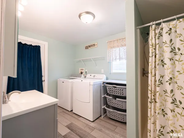 $220,000 | 300 Daniel Parkway, Washington, IL 61571