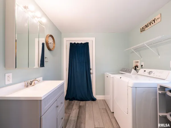 $220,000 | 300 Daniel Parkway, Washington, IL 61571