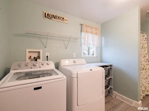 $220,000 | 300 Daniel Parkway, Washington, IL 61571
