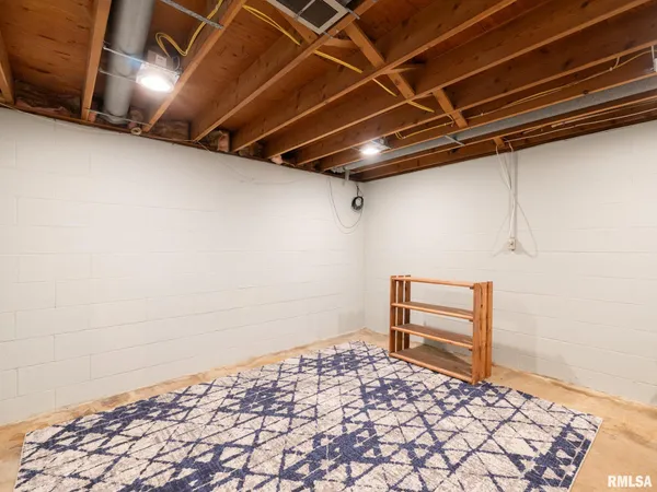 $220,000 | 300 Daniel Parkway, Washington, IL 61571