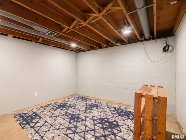 $220,000 | 300 Daniel Parkway, Washington, IL 61571