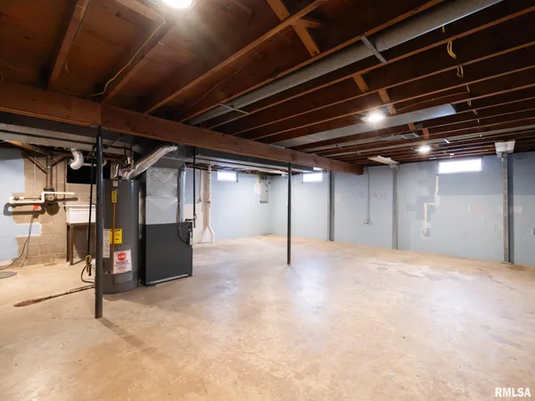 $220,000 | 300 Daniel Parkway, Washington, IL 61571