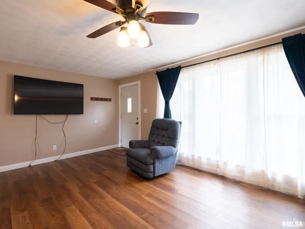 $220,000 | 300 Daniel Parkway, Washington, IL 61571