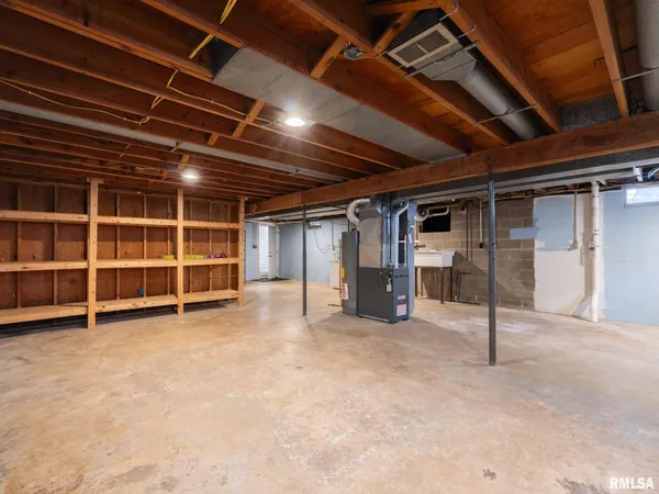 $220,000 | 300 Daniel Parkway, Washington, IL 61571