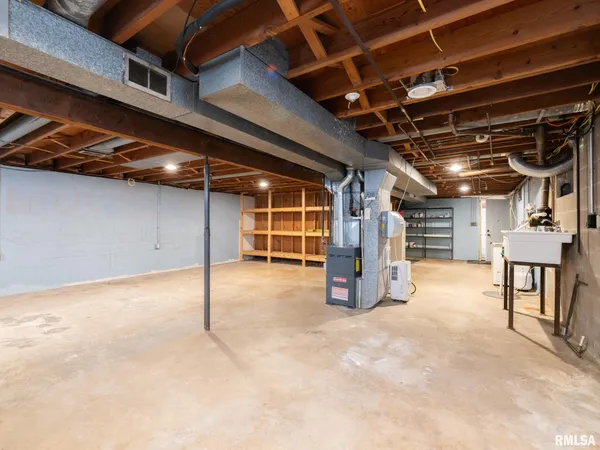 $220,000 | 300 Daniel Parkway, Washington, IL 61571