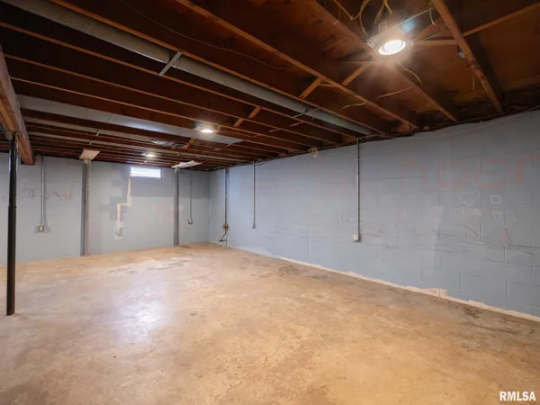 $220,000 | 300 Daniel Parkway, Washington, IL 61571