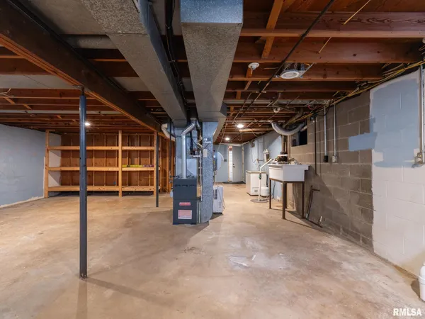 $220,000 | 300 Daniel Parkway, Washington, IL 61571