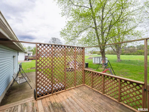 $220,000 | 300 Daniel Parkway, Washington, IL 61571