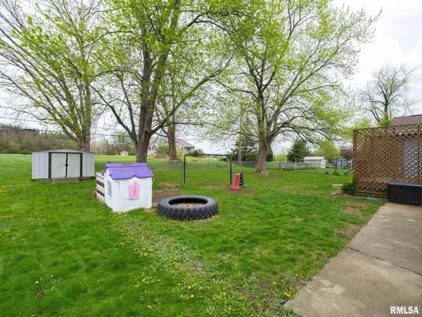 $220,000 | 300 Daniel Parkway, Washington, IL 61571