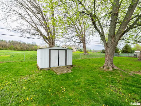 $220,000 | 300 Daniel Parkway, Washington, IL 61571