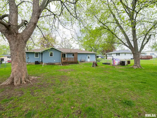 $220,000 | 300 Daniel Parkway, Washington, IL 61571