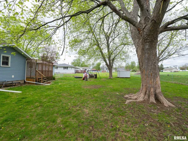 $220,000 | 300 Daniel Parkway, Washington, IL 61571