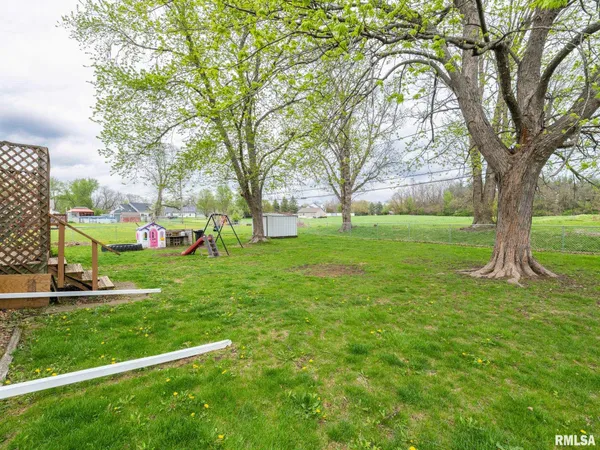 $220,000 | 300 Daniel Parkway, Washington, IL 61571