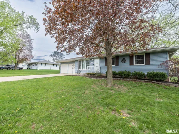 $220,000 | 300 Daniel Parkway, Washington, IL 61571