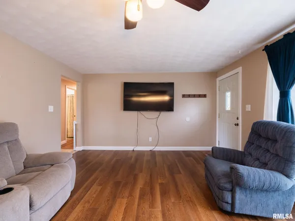 $220,000 | 300 Daniel Parkway, Washington, IL 61571