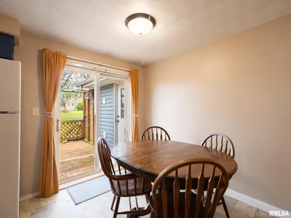 $220,000 | 300 Daniel Parkway, Washington, IL 61571