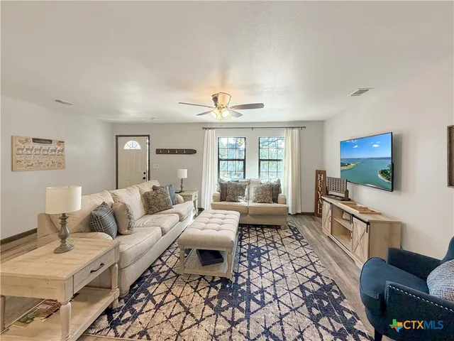 $324,000 | 1647 Westview Ct Drive, Canyon Lake, TX 78133