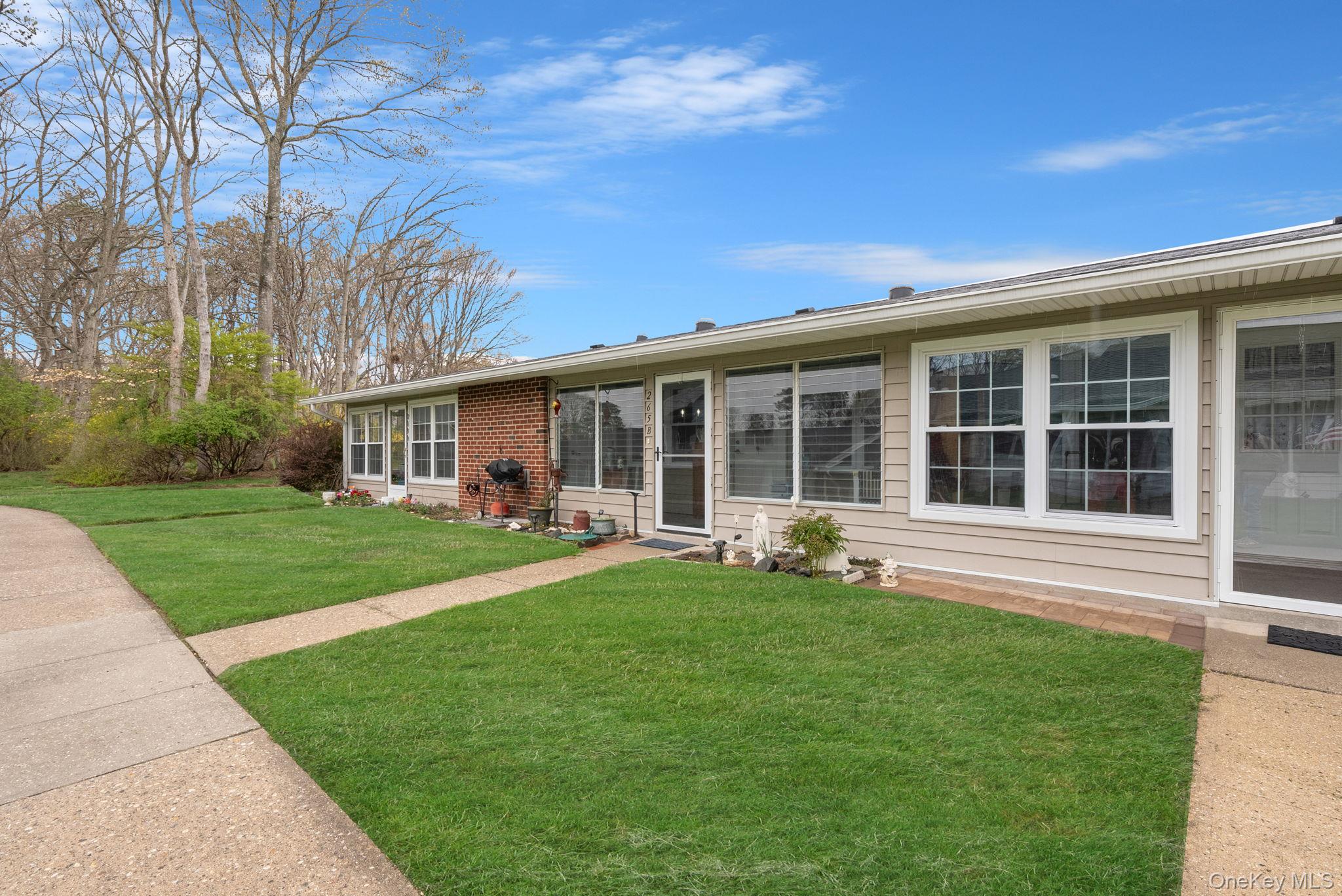 265 Newcastle Court, Unit B Ridge, NY 11961 - Photo 3 of 34