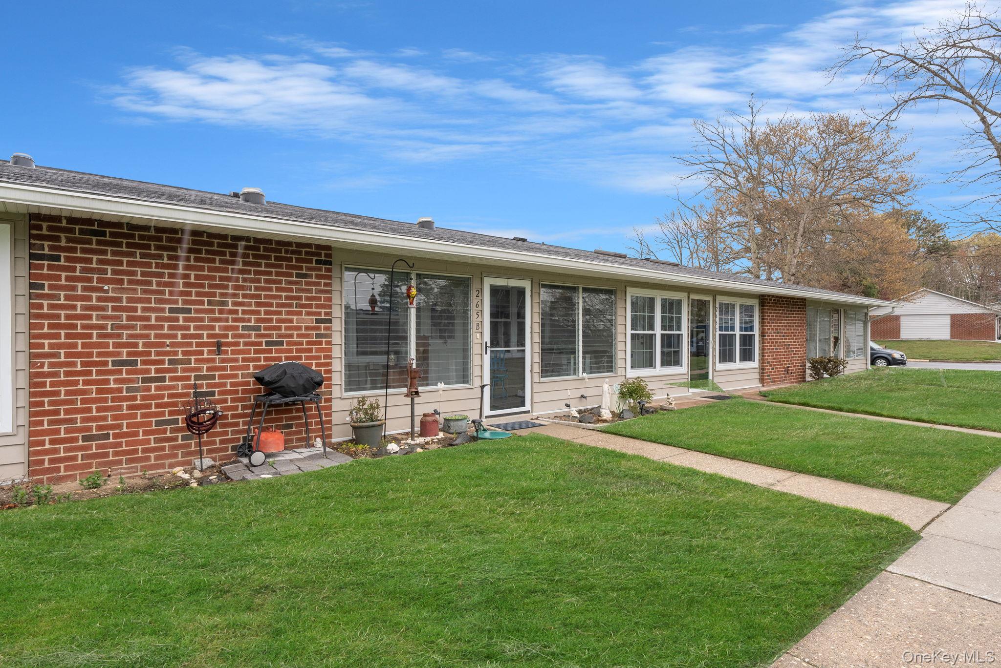265 Newcastle Court, Unit B Ridge, NY 11961 - Photo 4 of 34