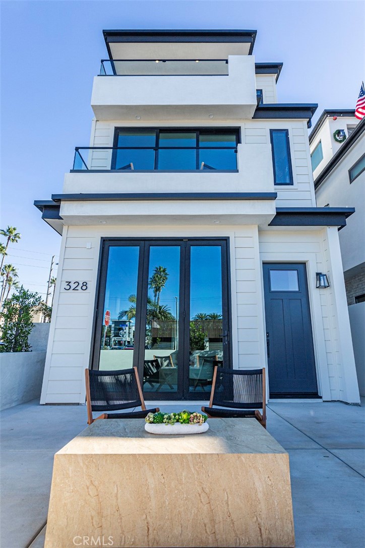 328 3rd Street Huntington Beach, CA 92648 - Photo 2 of 42 a living room with a bed furniture and a large window