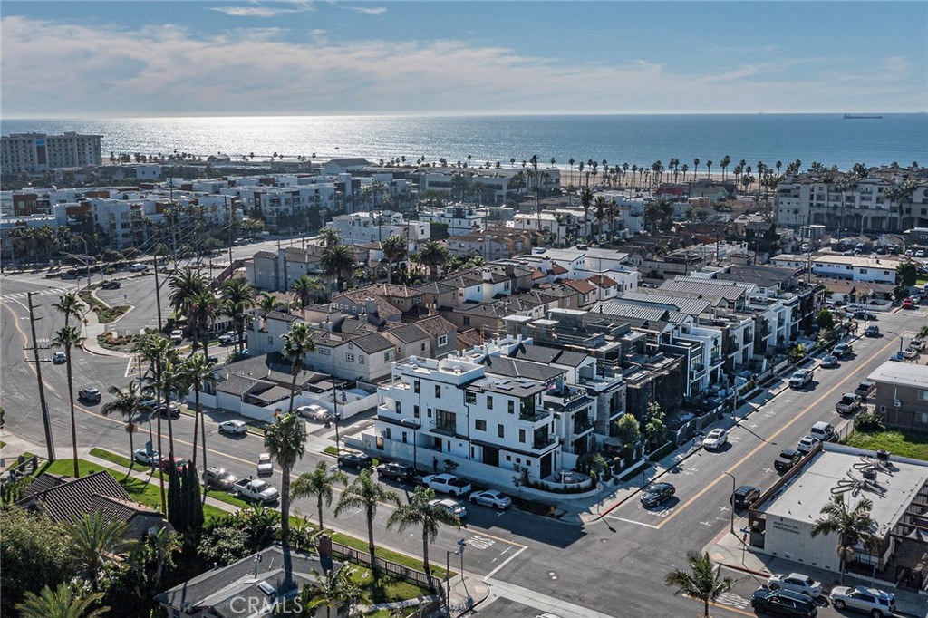 328 3rd Street Huntington Beach, CA 92648 - Photo 38 of 42 an aerial view of multiple house