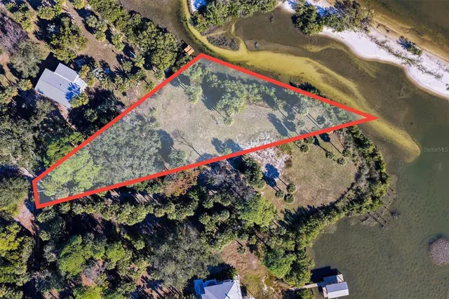 $525,000 | 136 Southwest Sw Place, Cedar Key, FL 32625