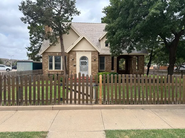 $1,875 | 1902 Broadway Street, Unit FRONT, Lubbock, TX 79401