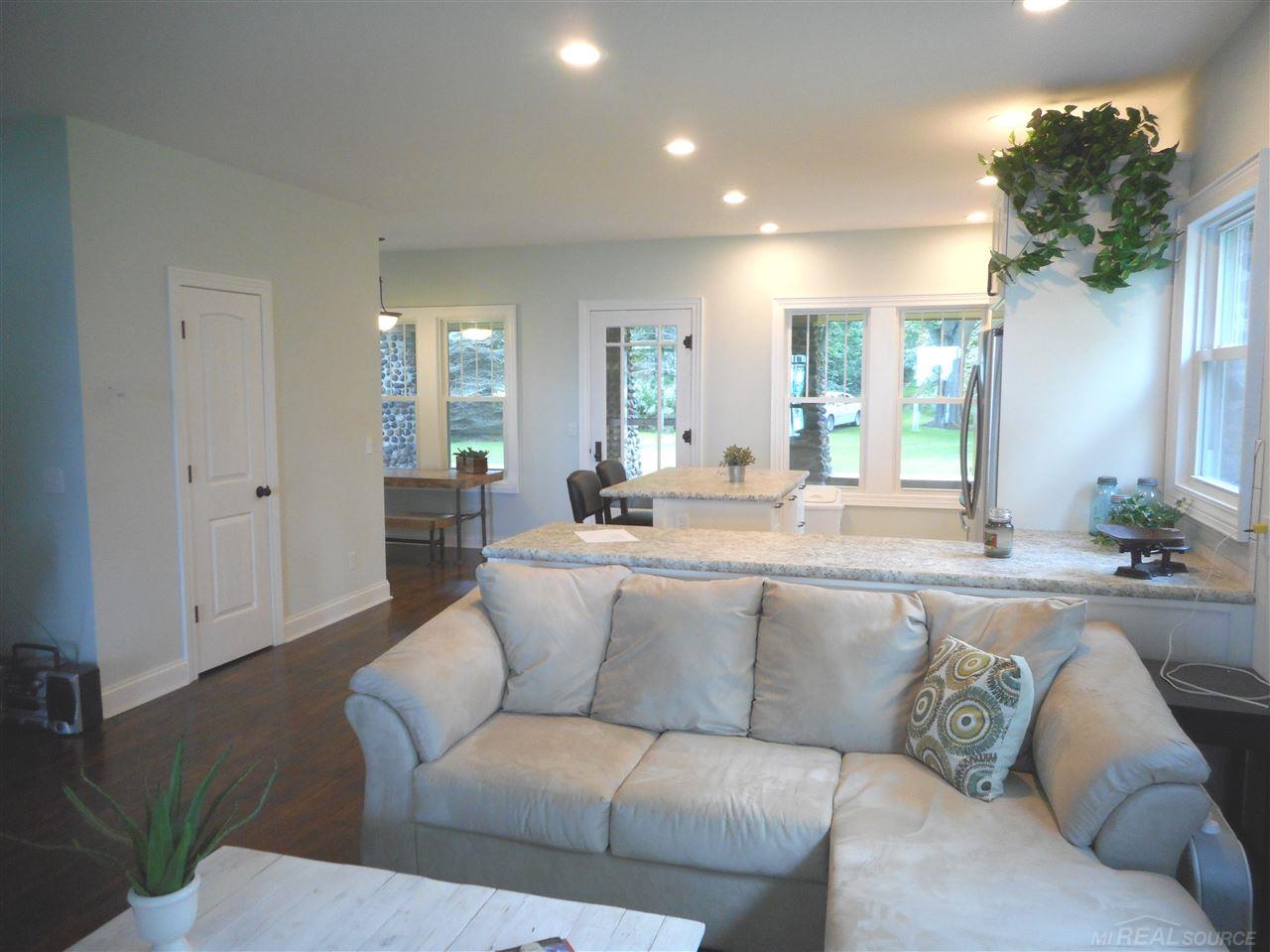 8814 South Lake Shore Road Harbor Beach, MI 48441 - Photo 22 of 37 31302867-22.JPG