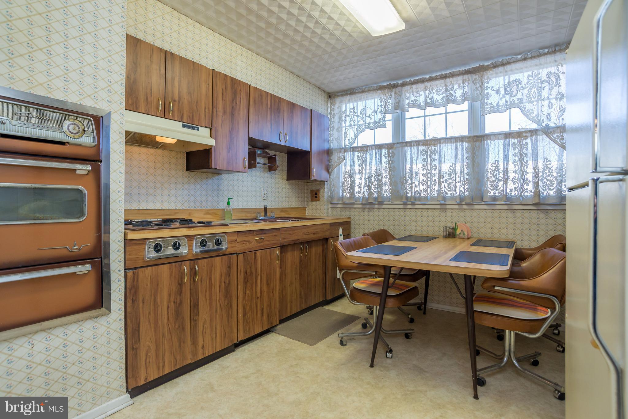 4206 Whiting Road Philadelphia, PA 19154 - Photo 6 of 20 kitchen