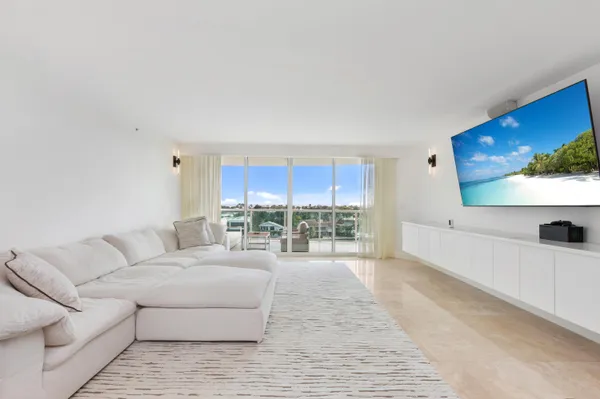 $7,500 | 20201 East Country Club Drive, Unit 706, Aventura, FL 33180