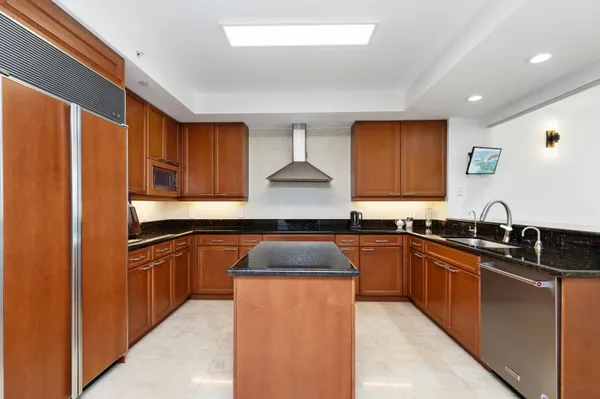 $7,500 | 20201 East Country Club Drive, Unit 706, Aventura, FL 33180